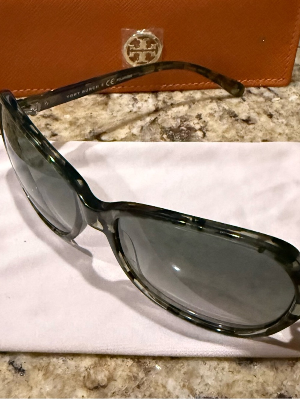 Tory Burch Green Tortoiseshell Oversized Women's Sunglasses Model TY7054 - Picture 2 of 13